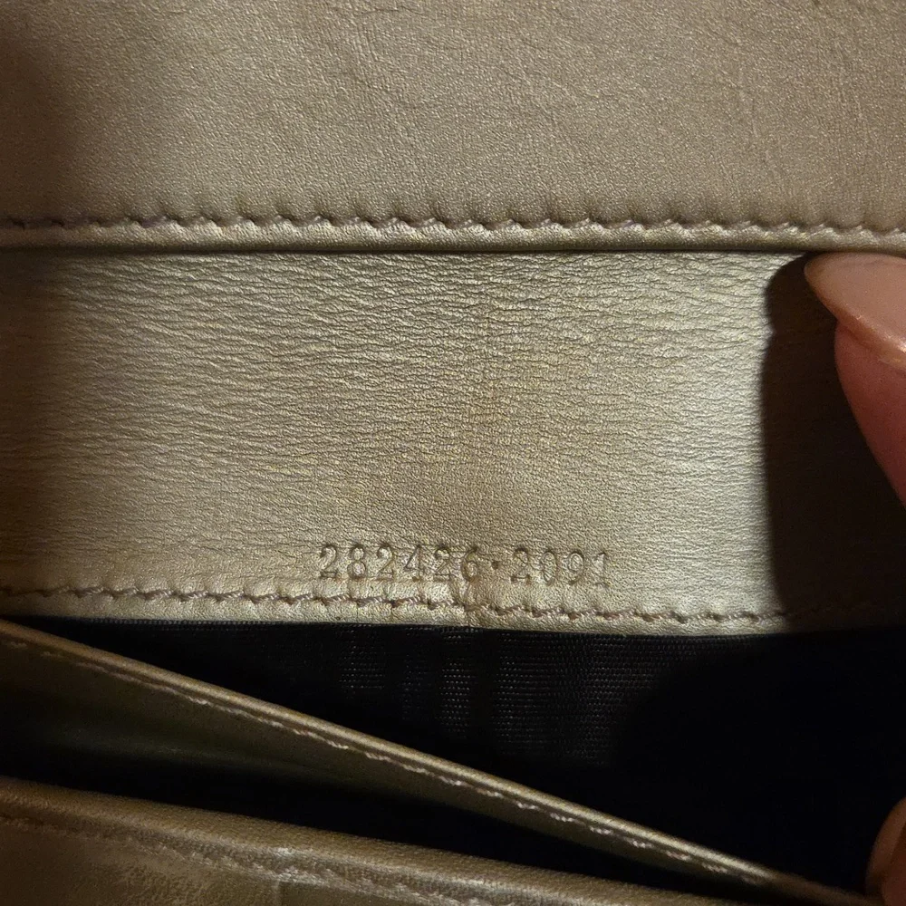 Gucci Gold‎ Embossed Women's Wallet - Picture 9 of 9